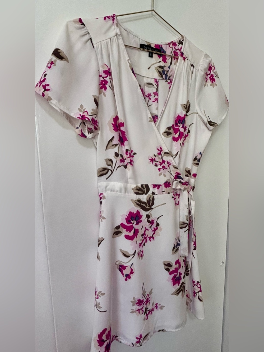 Dynamite| Feminine White Short Sleeve Wrap Dress w/Fuchsia Floral Print Sz M - Picture 4 of 8